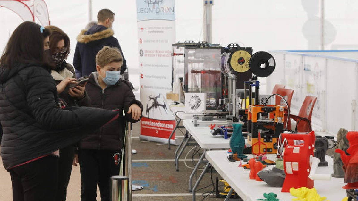 La muestra incluyó drones e impresoras 3D. MARCIANO PÉREZ
