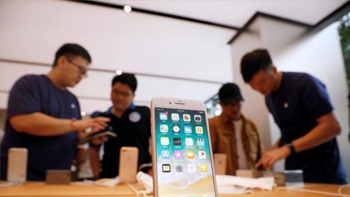 Tienda de Apple con el nuevo iPhone 8.