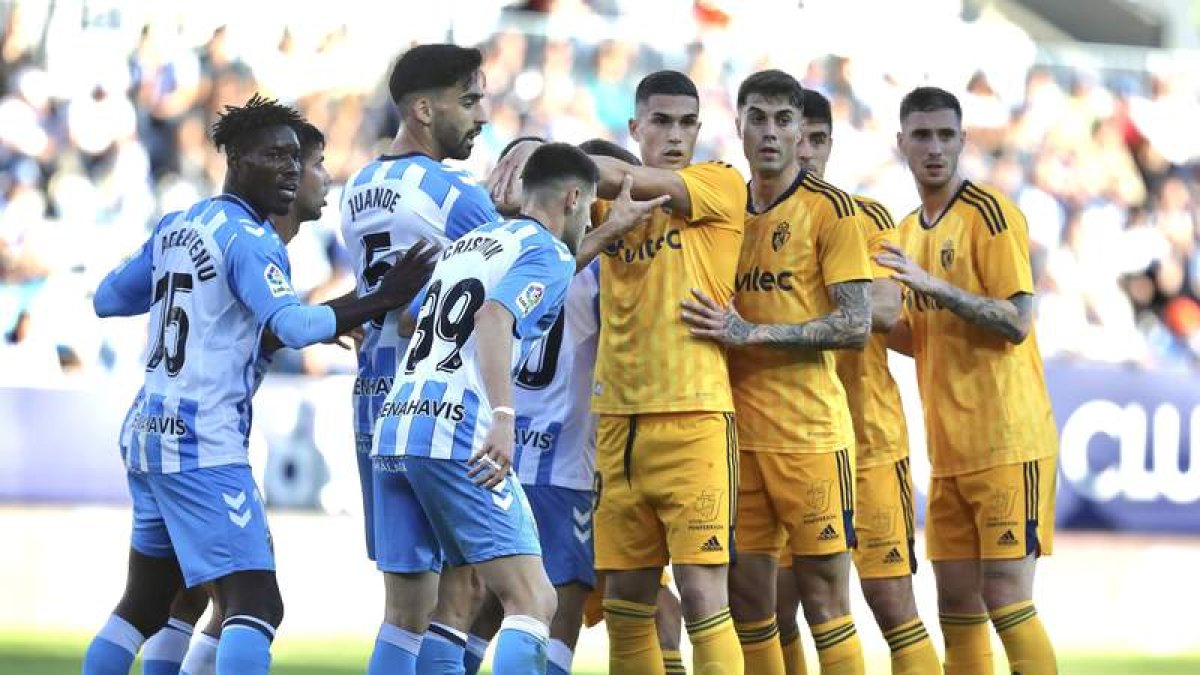 La Ponferradina perdió en Málaga en el debut de David Gallego como técnico deportivista. LOF