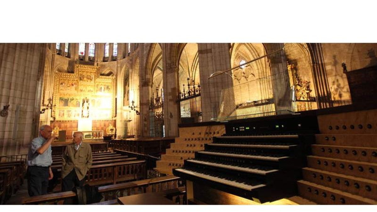 Detalle del nuevo órgano de la Catedral de León que esta noche estrena el maestro Jean Gillou en el concierto inaugural del Festival de Órgano.