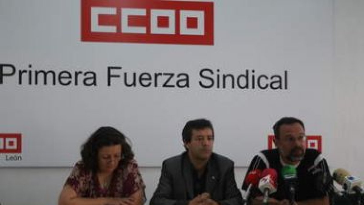 Los sindicalistas de Comisiones Obreras, Ana Neira, Fidel Tomé y Enrique Díez.
