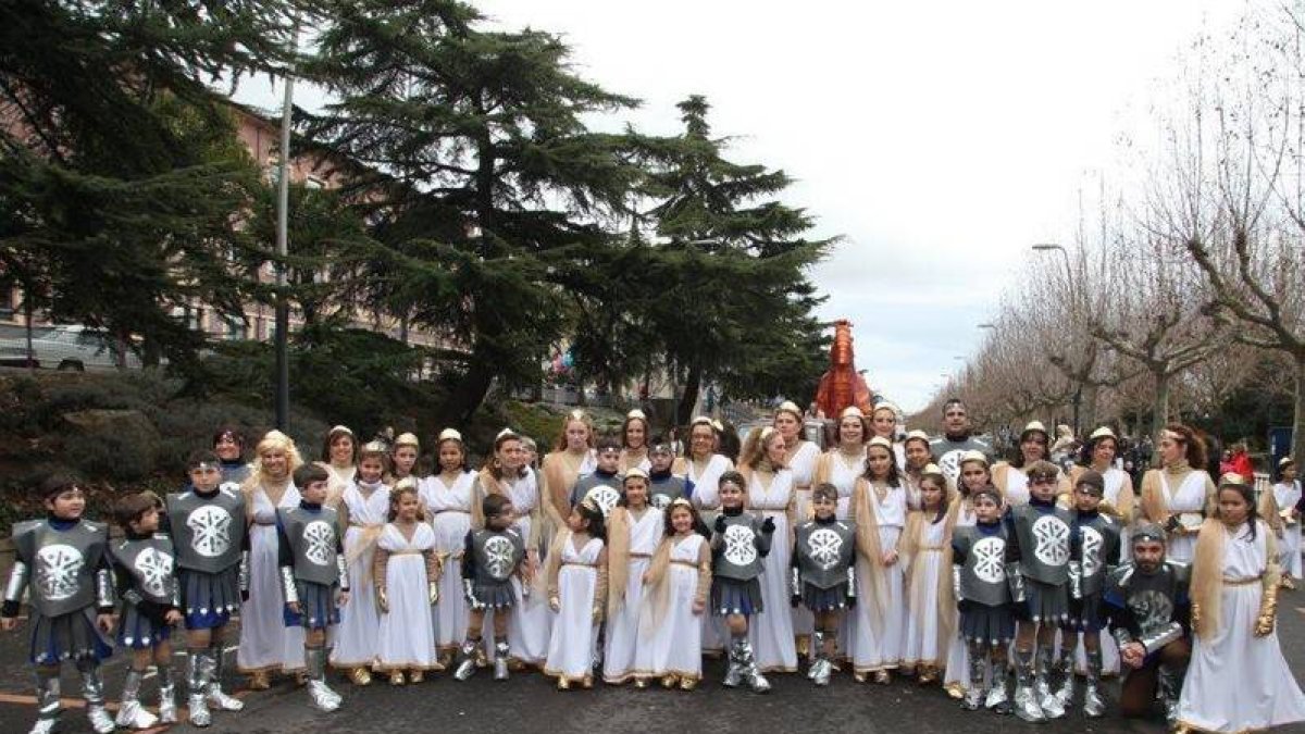 La comparsa de la Ampa del Colegio Público San Claudio que ganó esta tarde el Carnaval de León