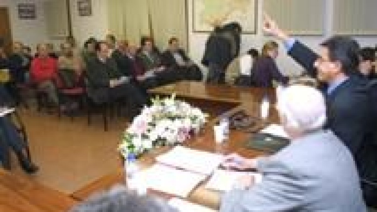 El Consejo Comarcal del Bierzo sigue con sus plenos itinerantes y celebró el último en Berlanga