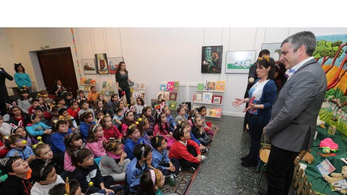 Los niños disfrutaron en la apertura del Salibrín, inaugurado por el edil de Cultura.