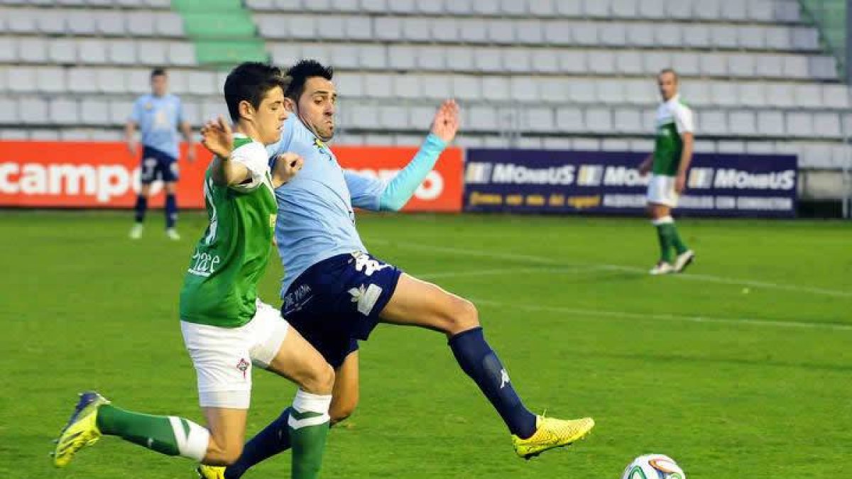 El Astorga cayó derrotado frente al Rácing de Ferrol.