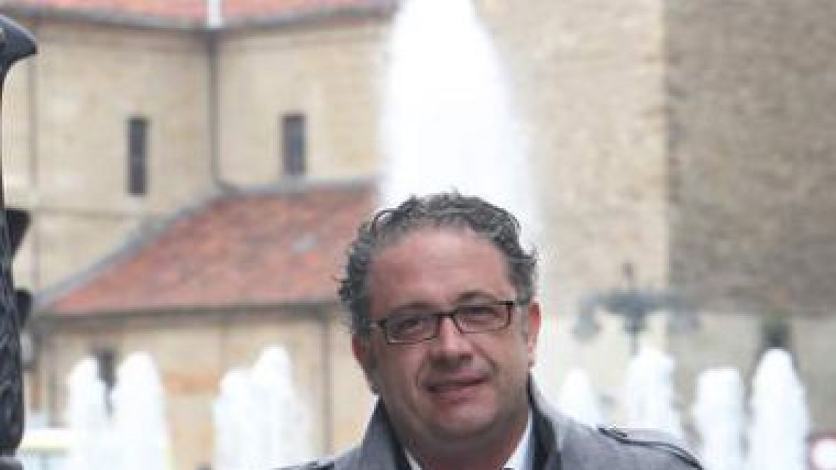 Javier Chamorro, en la plaza de Santo Domingo, centro de León, donde es vicealcalde.