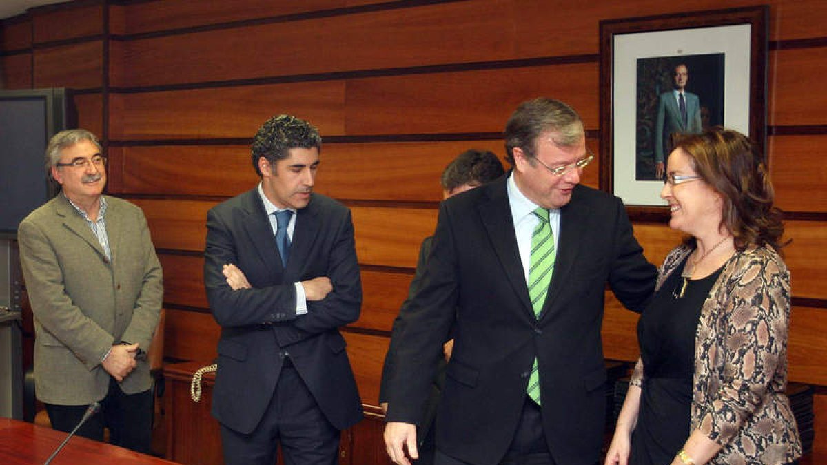 Silván, en un momento de su reunión con los responsables de urbanismo.