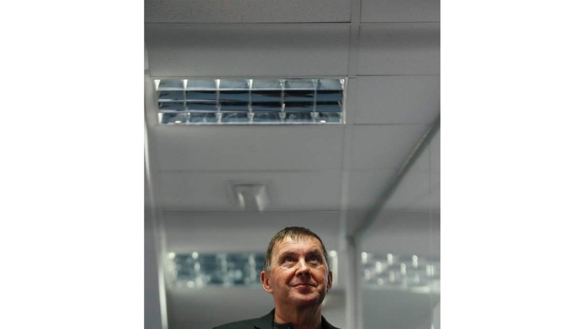 El líder de EH Bildu, Arnaldo Otegi, ayer, en San Sebastián. JUAN HERRERO