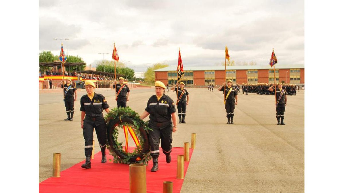 Un momento del desfile militar en el Patio de Armas.