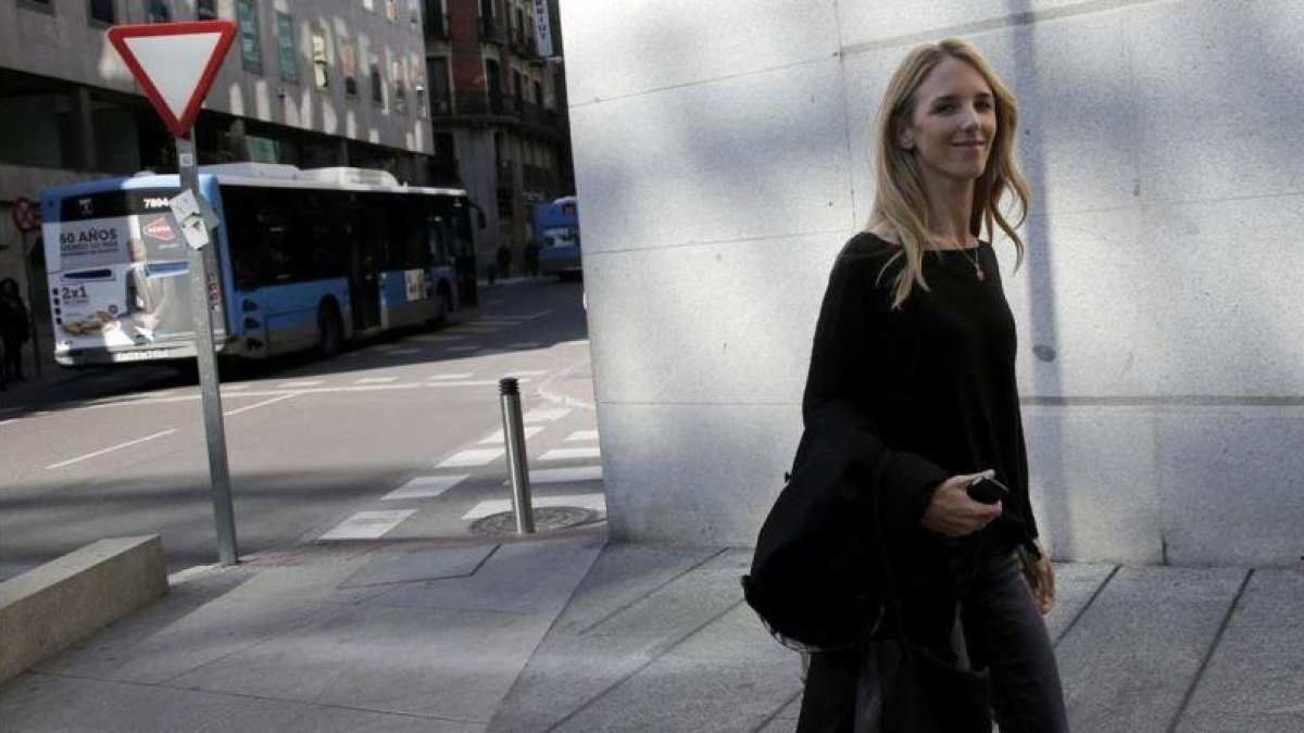 Cayetana Álvarez de Toledo antes de un pleno en el Congreso celebrado en octubre.