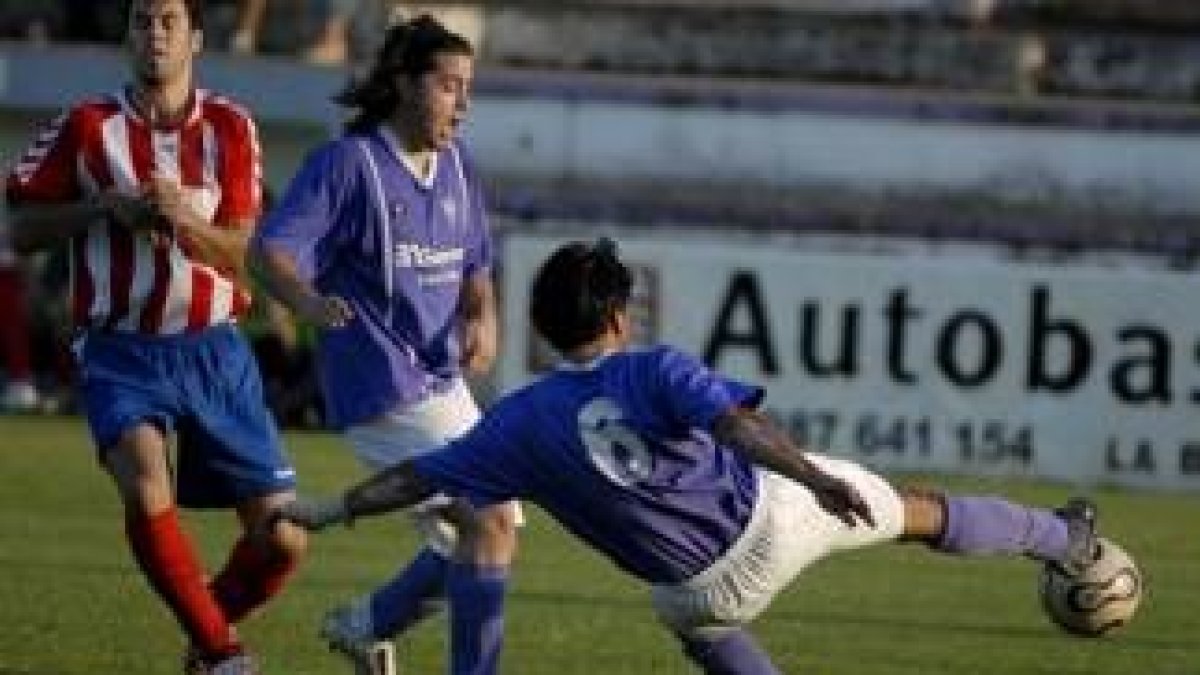 El equipo leonés no pudo sacar nada positivo ante el Rioseco y se queda como colista en solitario
