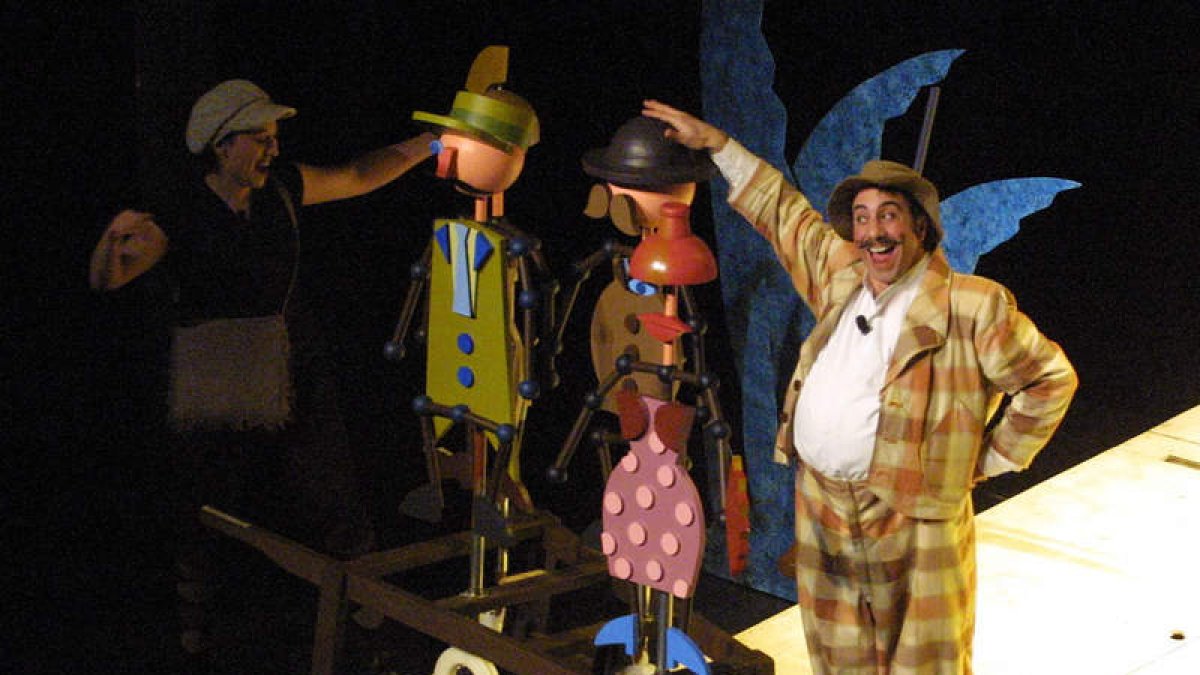Una actuación de payasos en el Teatro Bergidum, en una imagen de archivo.