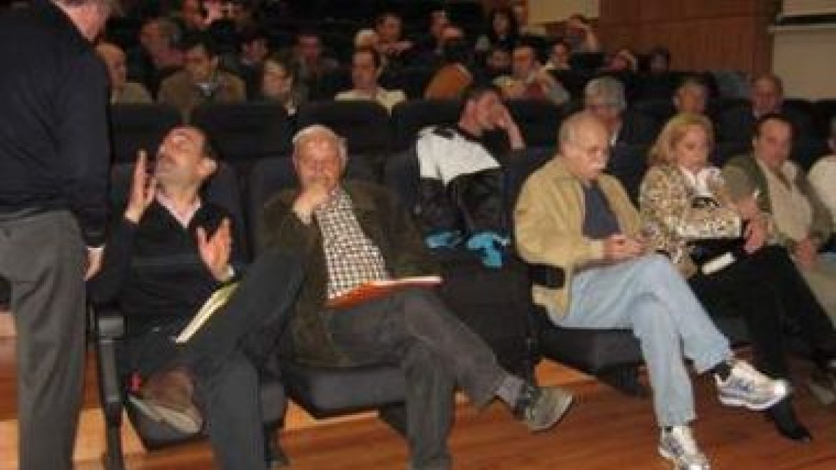 El acto de ayer noche promovido en Bembibre contra la ley de Montes estuvo concurrido