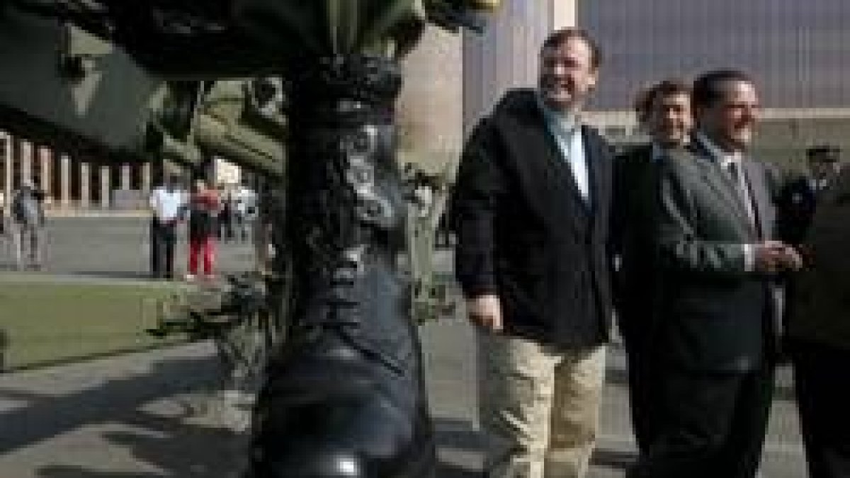 Antonio Silván, Javier García-Prieto y Mario Amilivia, durante la visita a la explanada de la Junta