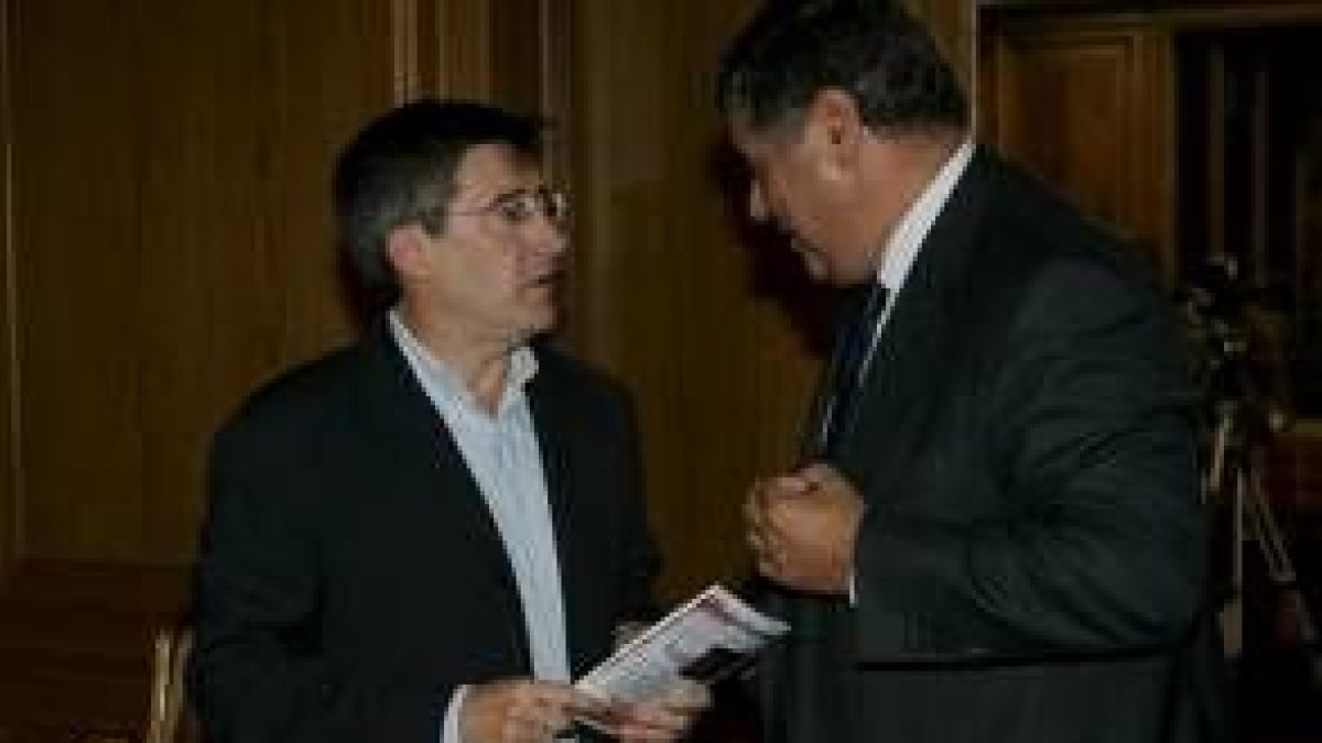 Francisco Fernández y Domingo Fuertes, momentos antes de iniciar la reunión