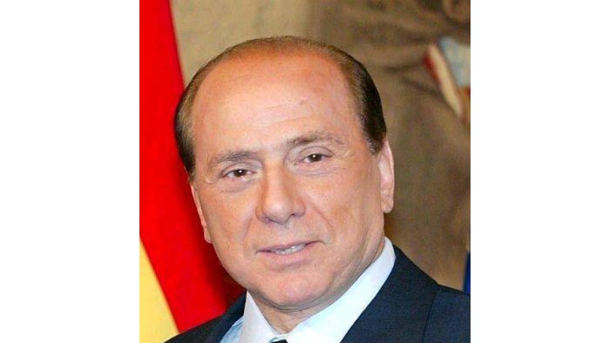 Berlusconi le propone a Gadafi hacer unas patrullas marítimas conjuntas
