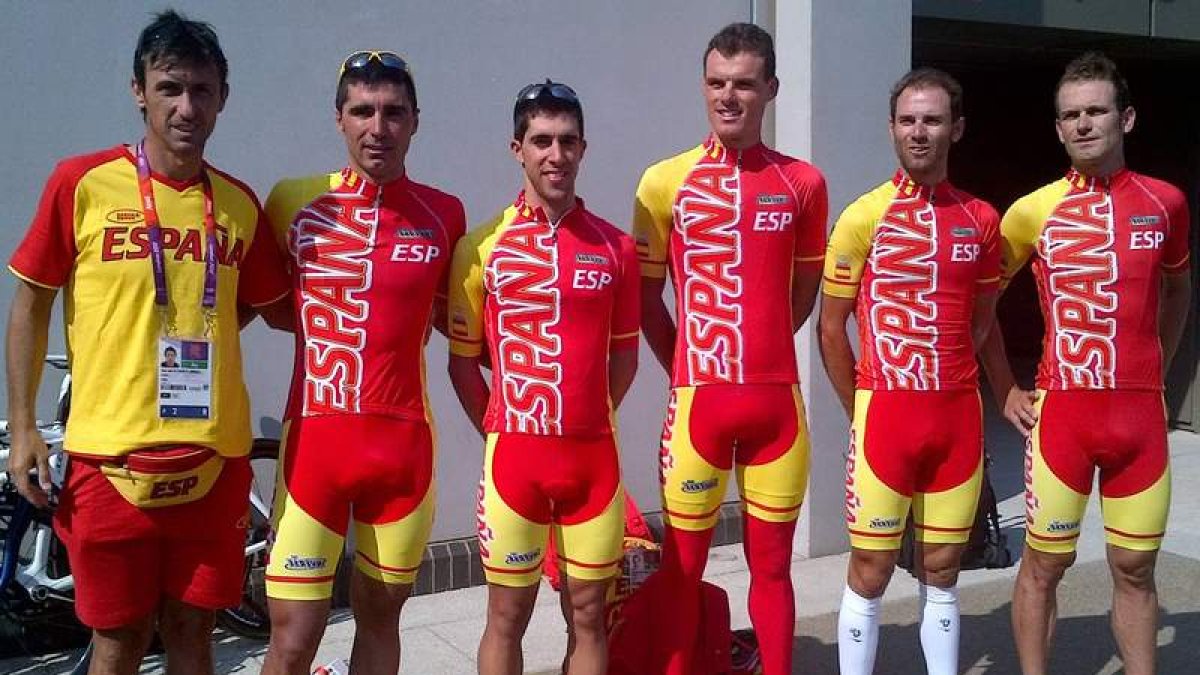 El combinado español de ciclismo en su presentación para los Juegos. Valverde, segundo por la derecha, es la principal opción al podio.