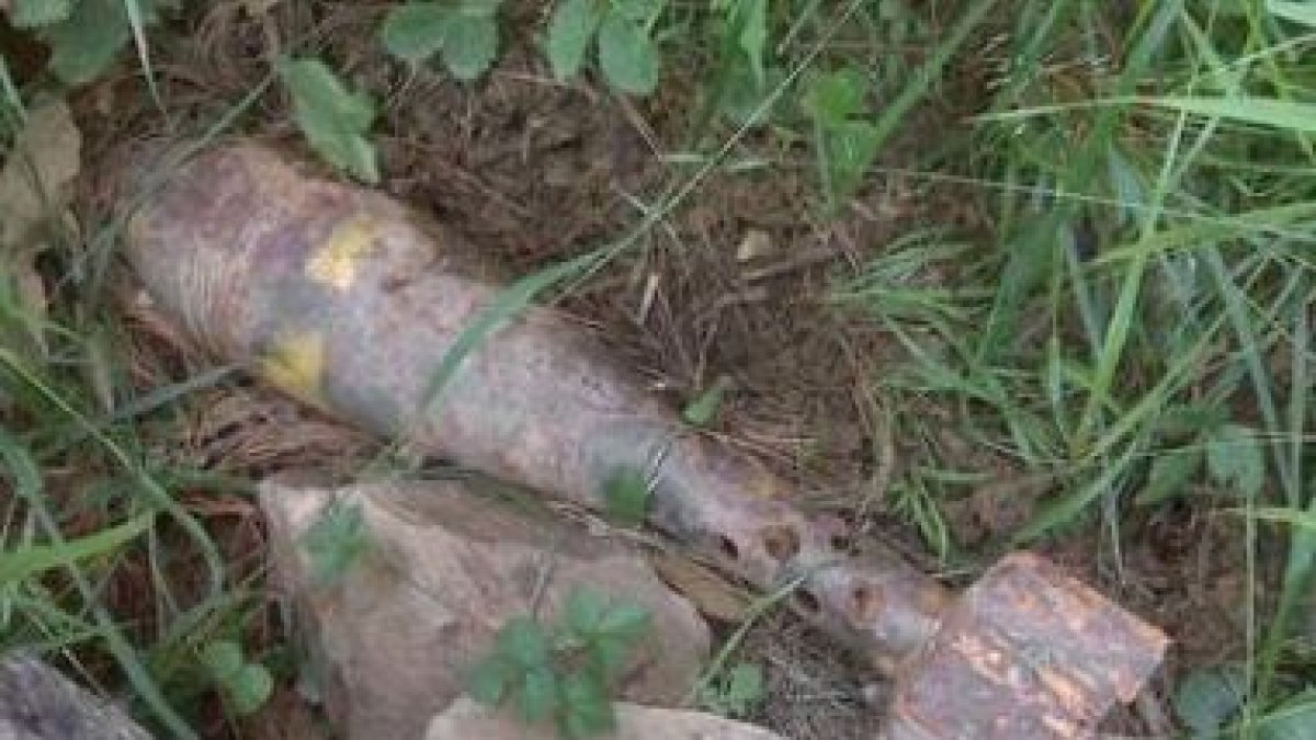 Los civiles se enfrentan a la munición que quedó sin explotar y representa un gran peligro.