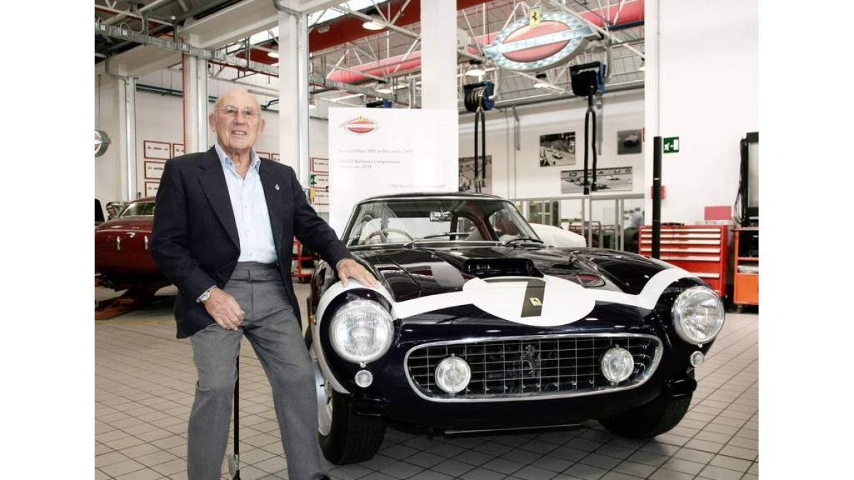 Stirling Moss junto al recién restaurado 250 GT Berlinetta (chasis 2735).