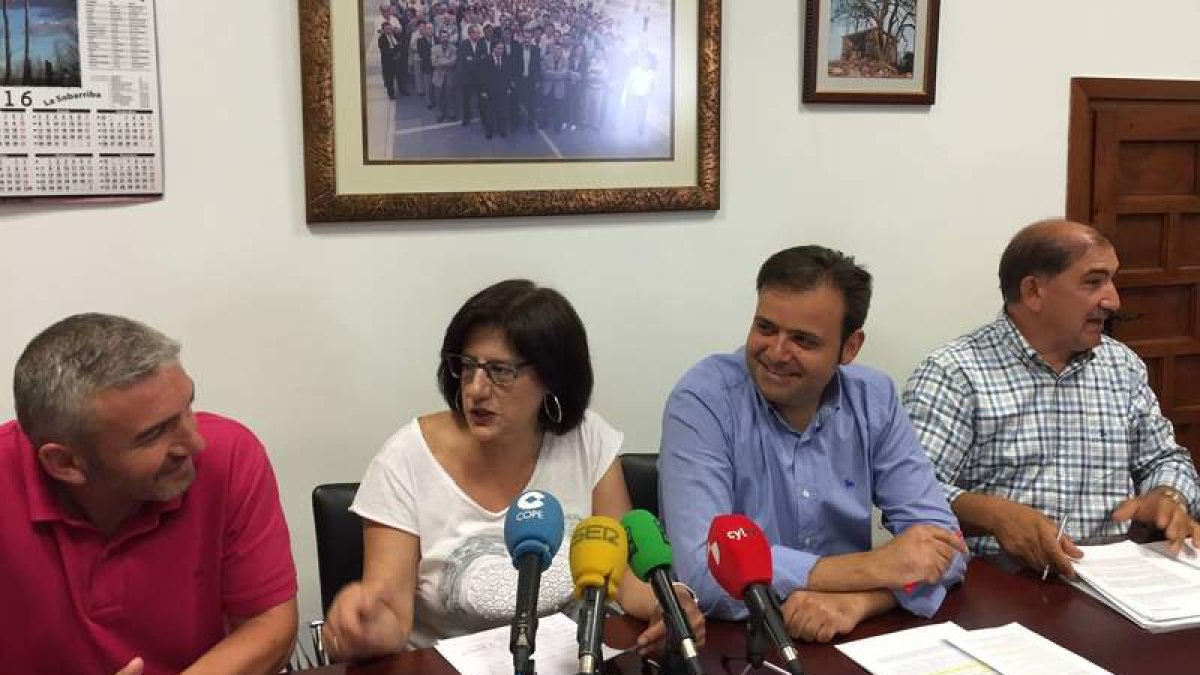 Alider Presa, Teresa Gutiérrez, Tino Rodríguez y José Pellitero, ayer, en la Diputación. DL