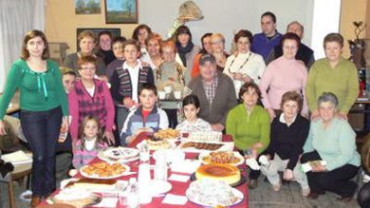 Participantes en el concurso de repostería de Villaseca de la Sobarriba.