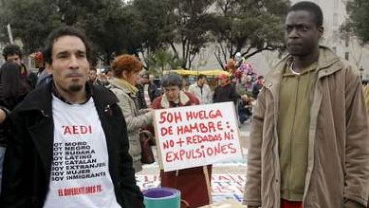 Representantes de oenegés e inmigrantes defienden los derechos de los extranjeros.