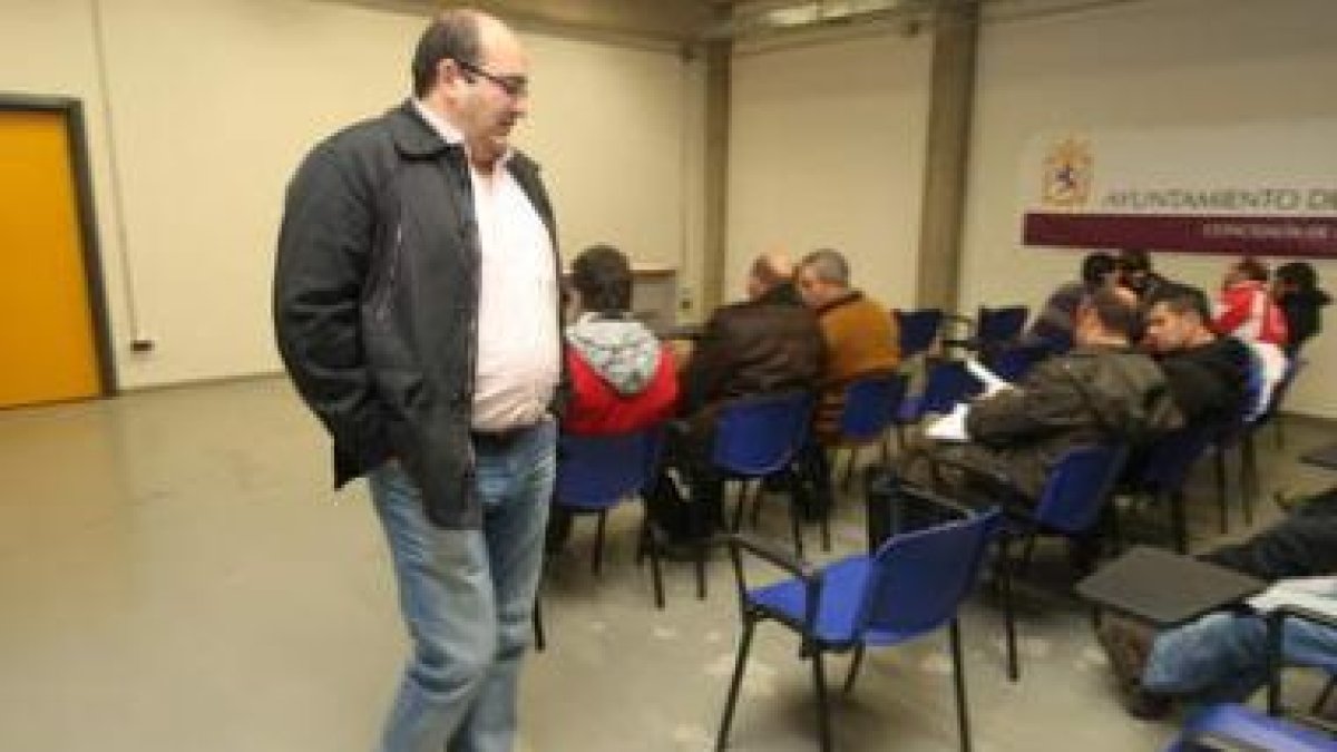 Los detractores de Ché Escanciano le acusan de dejadez y actuaciones irregulares.