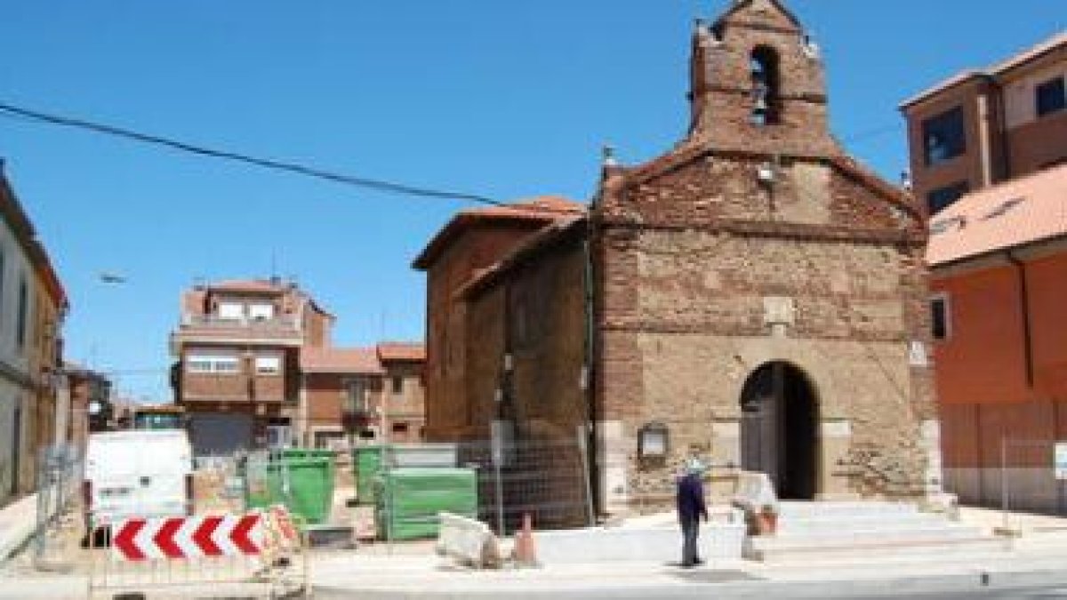 Las obras de la ermita y su entorno están muy avanzadas y ya se ha soterrado el transformador.