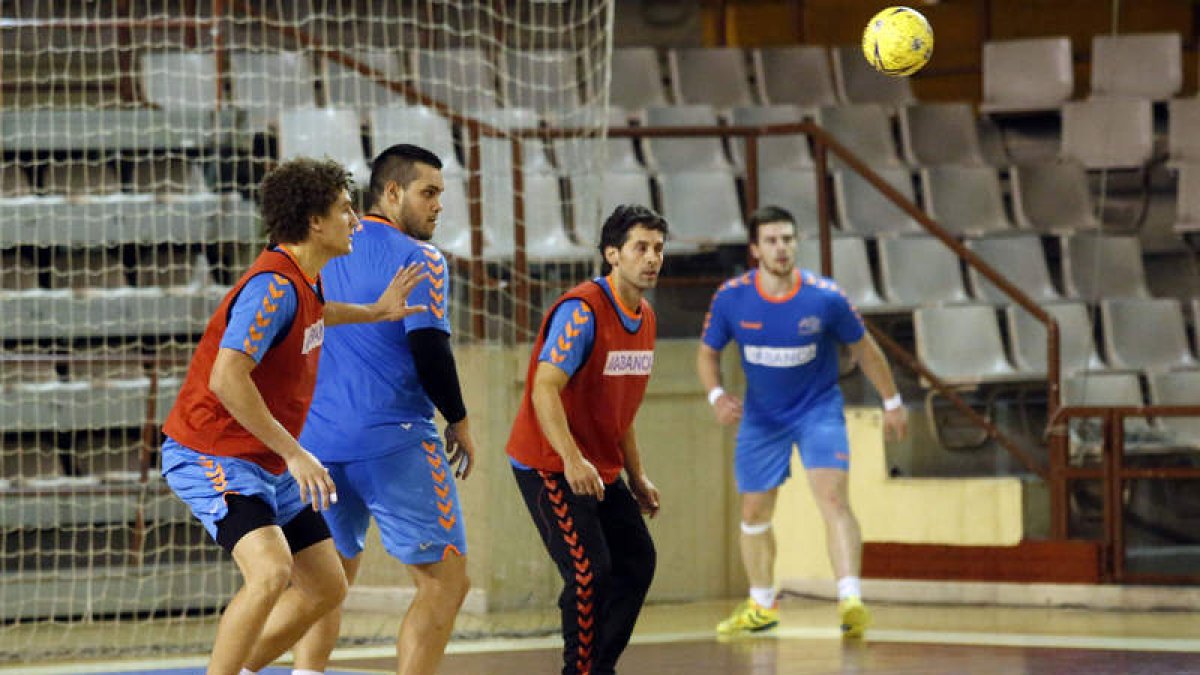 El Abanca Ademar vuelve hoy a los entrenamientos para preparar la segunda vuelta.