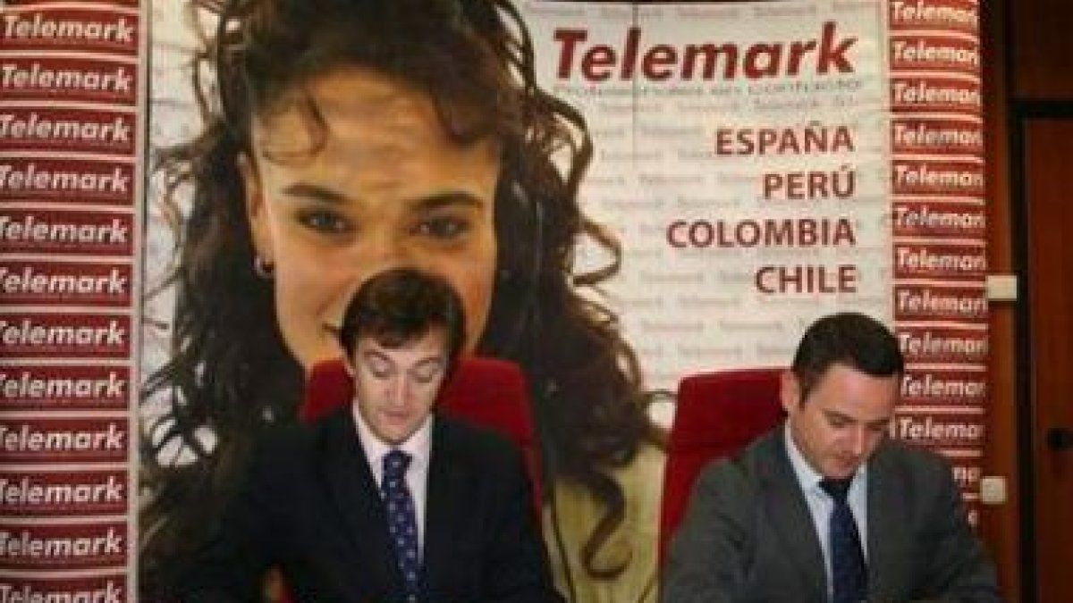 Firma del acuerdo de Baloncesto León y Telemark.