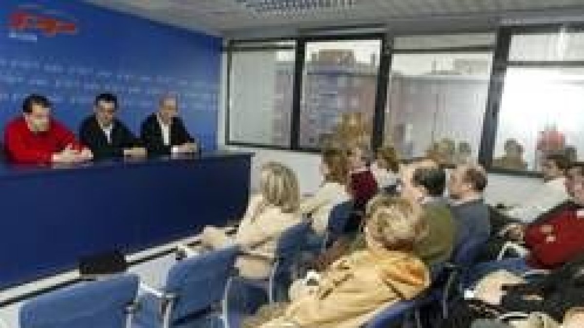 Amilivia, Saurina y Maté presidieron la reunión de la Junta Local del Partido Popular leonés