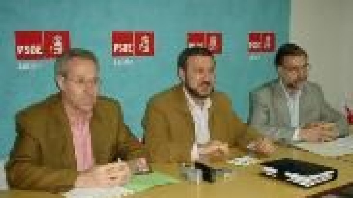 Antonio Losa, Ángel Crespo e Ignacio Robles ayer en Villablino