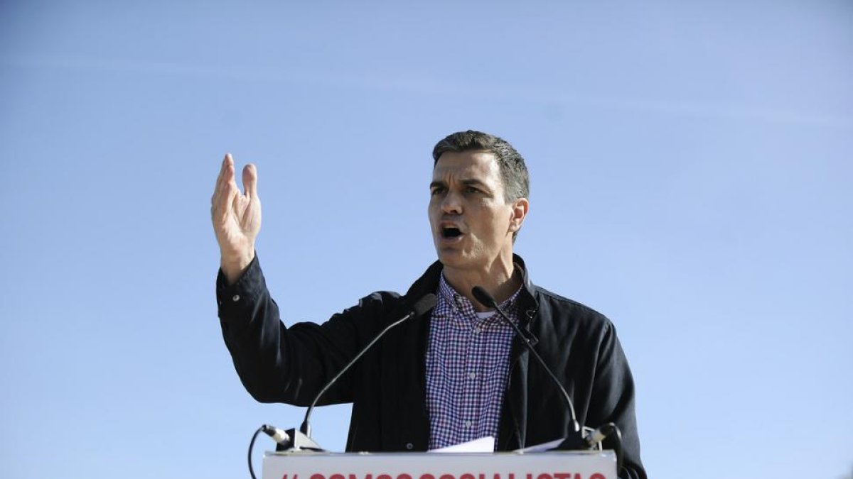 El exlíder del PSOE, y aspirante de nuevo a la secretaría general, Pedro Sánchez, en Dos Hermanas (Sevilla).