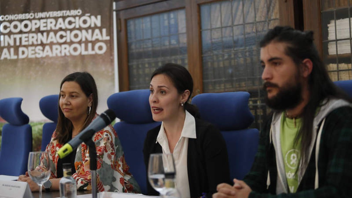 Mesa sobre migraciones JESÚS F. SALVADORES