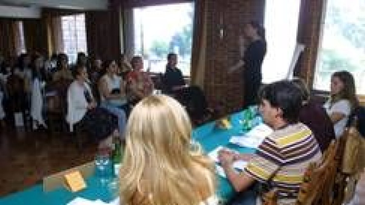 Los ponentes analizaron algunos de los problemas que sufren los jóvenes
