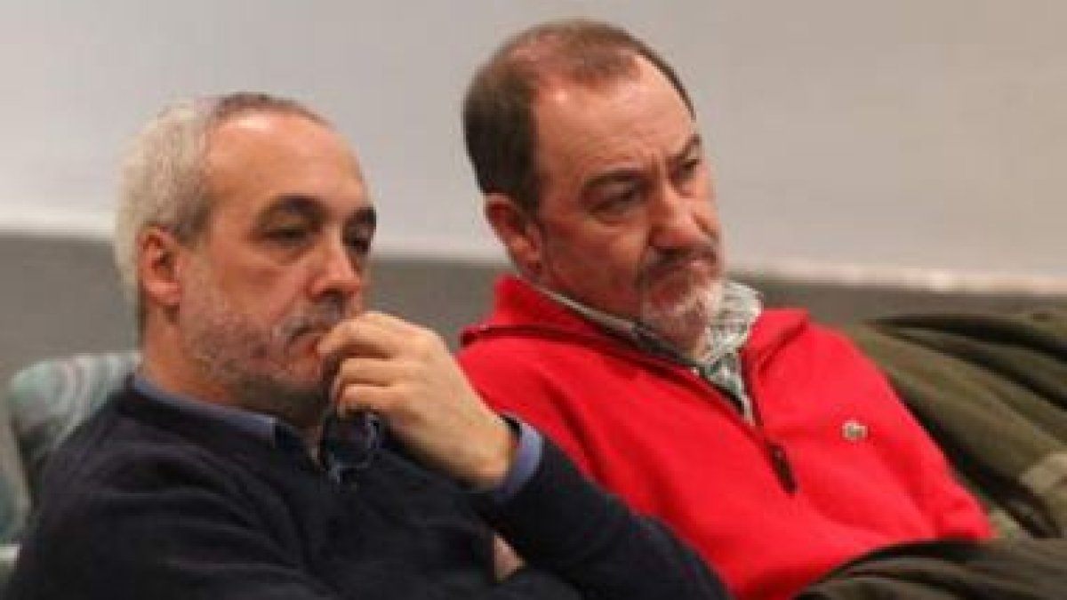 Antonio Vega y Aníbal Merayo en el pleno del martes.