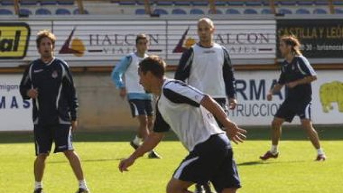 Los jugadores de la Cultural durante una sesión de entrenamiento de esta semana.