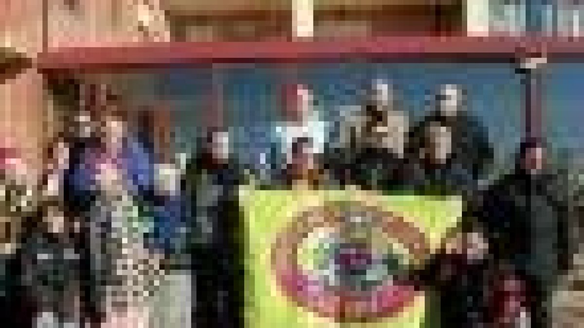 Los socios de Megascooter visitaron la residencia de ancianos de Sanfelismo