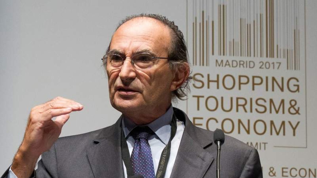 El escritor Emilio Lamo de Espinosa, ganador de la última edición del Premio Espasa