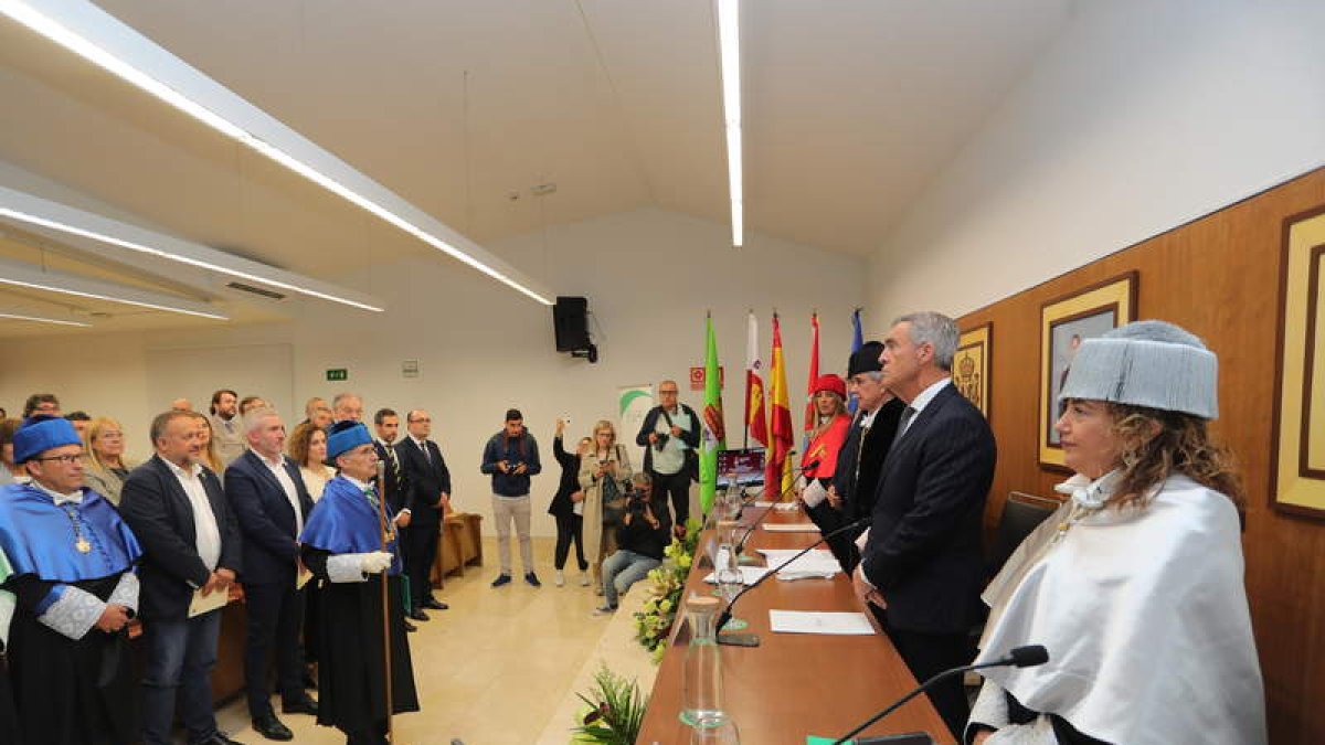 Momento del acto académico celebrado ayer en el Campus de Ponferrada. ANA F. BARREDO