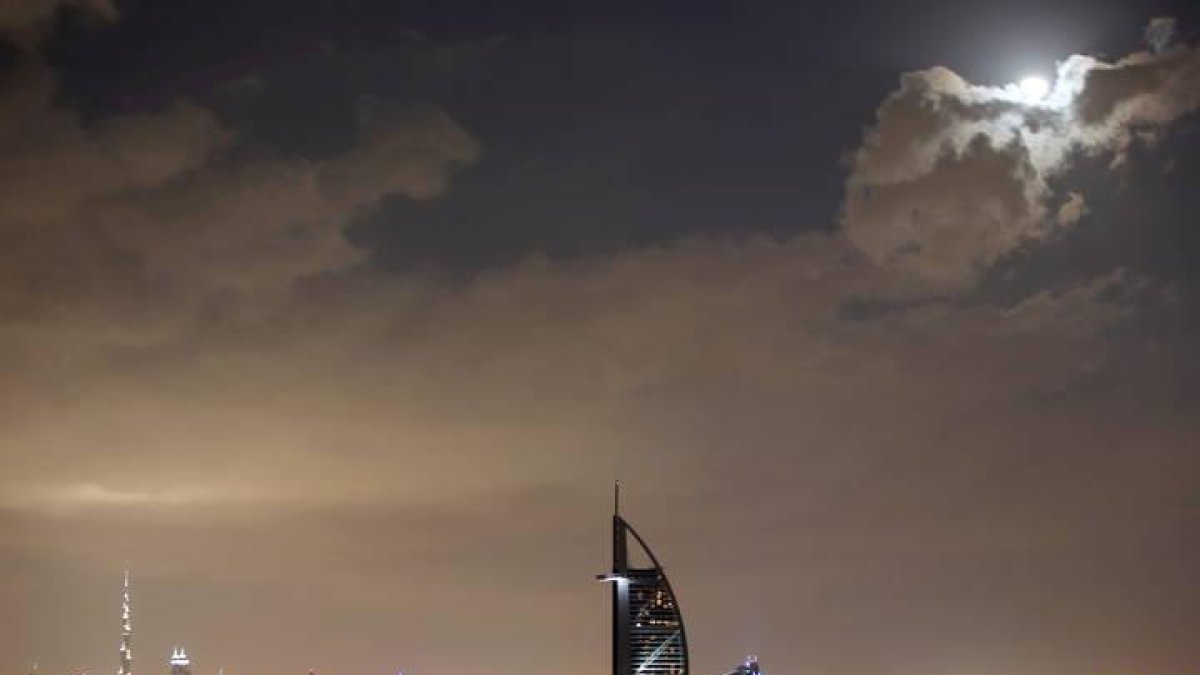 El Burj Khalifa y el skyline de Dubái.