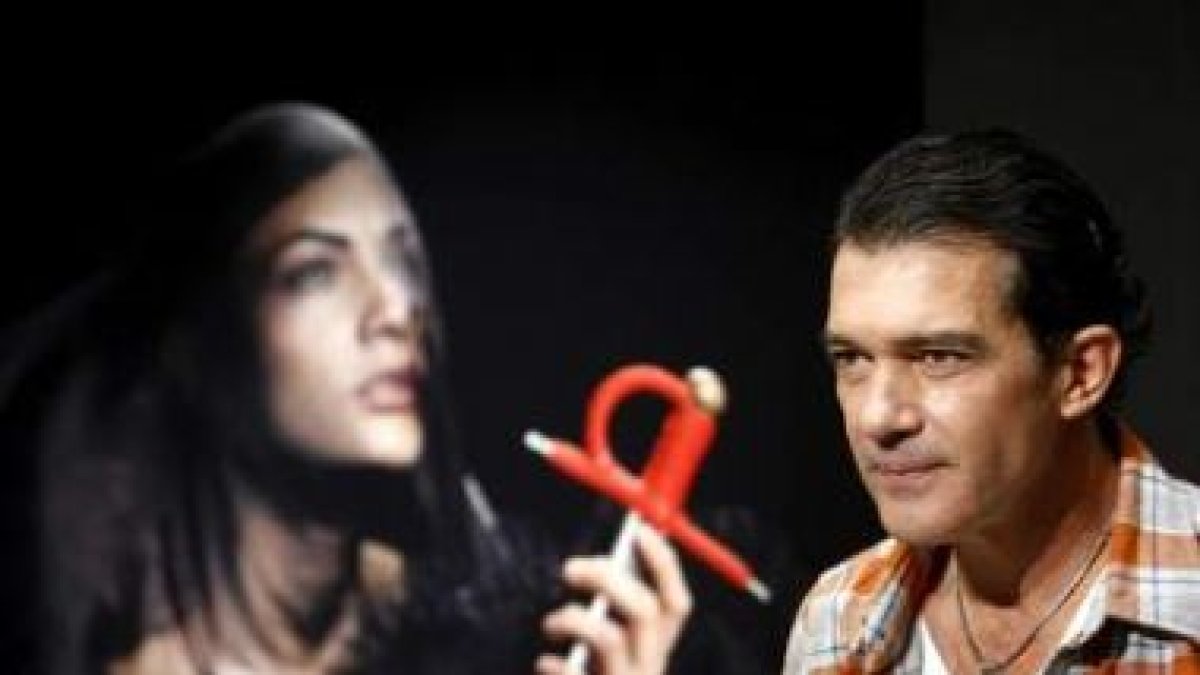Antonio Banderas muestra en el Instituto Cervantes su primera exposición fotográfica, «Secreto