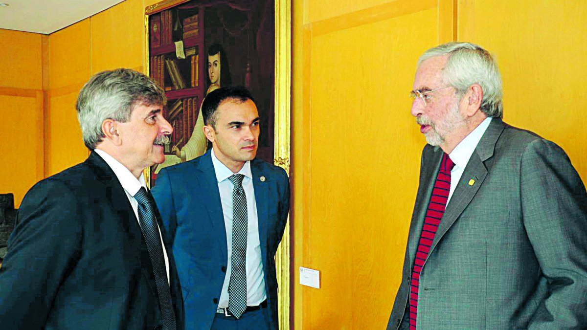 García Marín y Baelo, con el rector de la Unam, Enrique Graue. DL