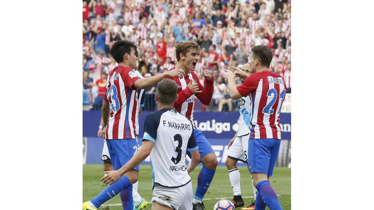 Griezmann celebra el único gol del partido ante el Deportivo. FERNANDO ALVARADO