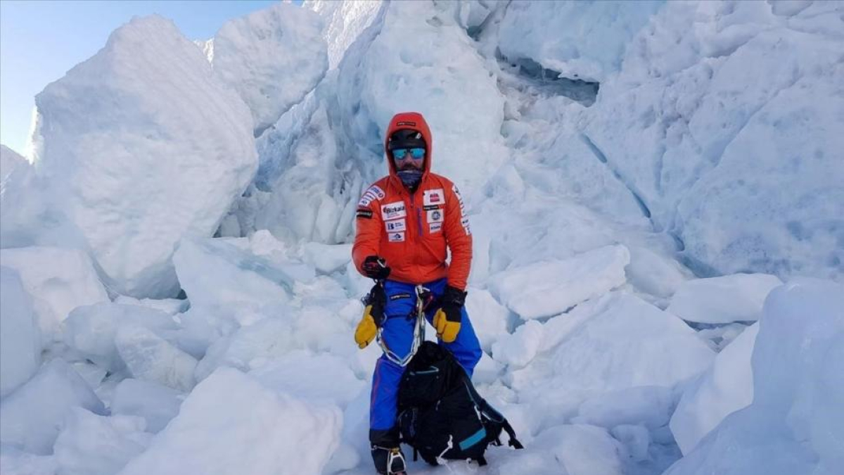 Alex Txikon, en la Cascada del Khumbu, en el Everest, esta semana.
