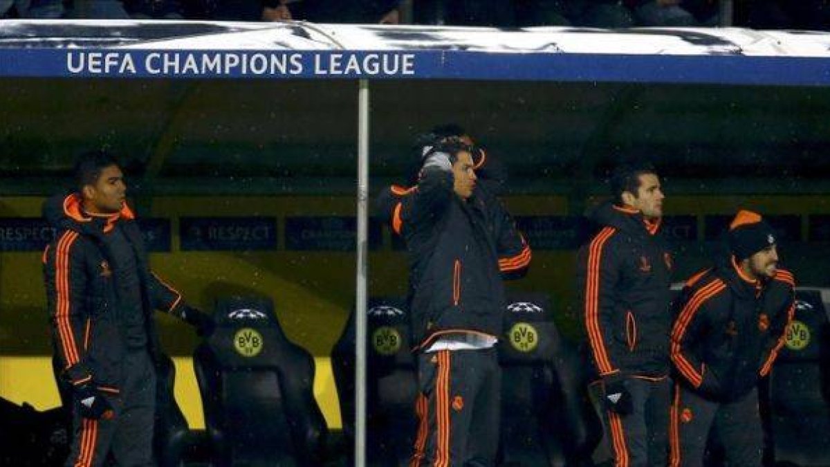 Cristiano Ronaldo, en el banquillo visitante en Dortmund.