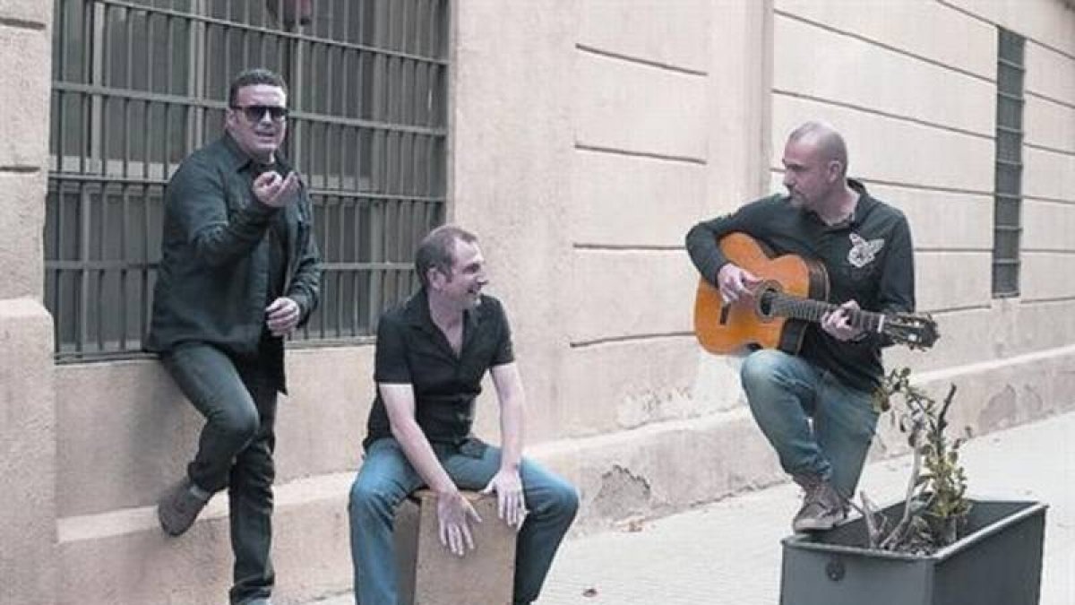 Versión reducida 8José Manuel Casañ, a la izquierda, con dos de sus compañeros de Seguridad Social.
