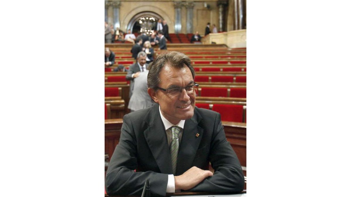 Mas, en el hemiciclo del Parlamento catalán.