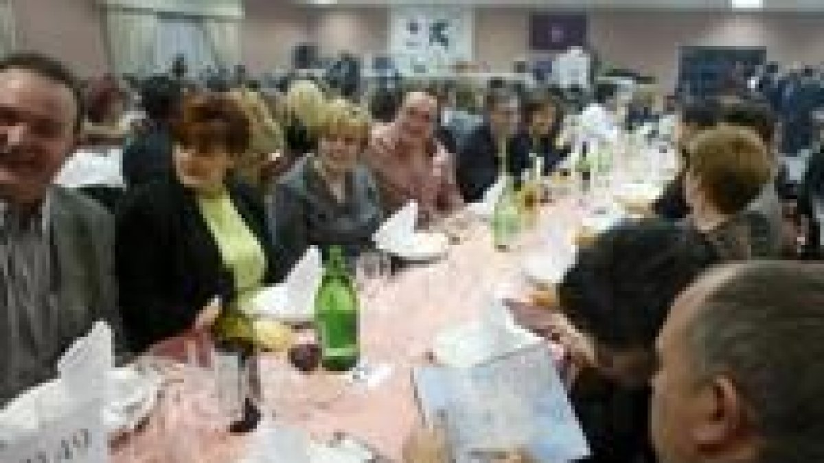 La Unión del Pueblo Leonés reunió a más de mil comensales en la tradicional cena de Navidad