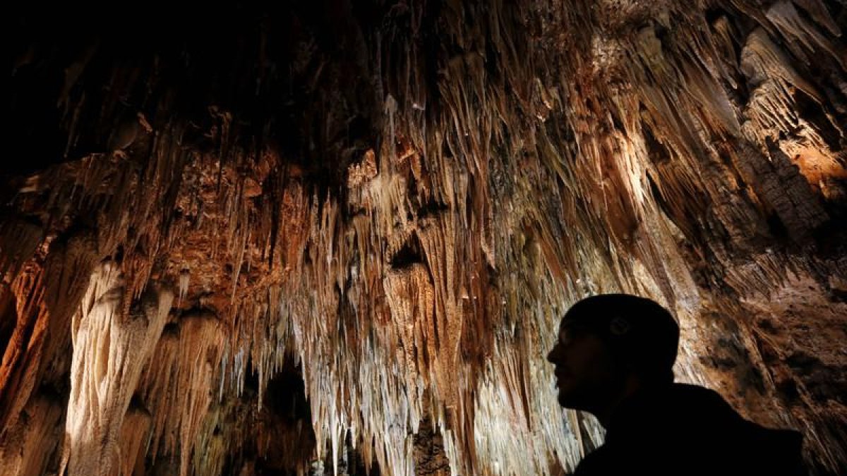 Una de las salas de la Cueva de Valporquero
